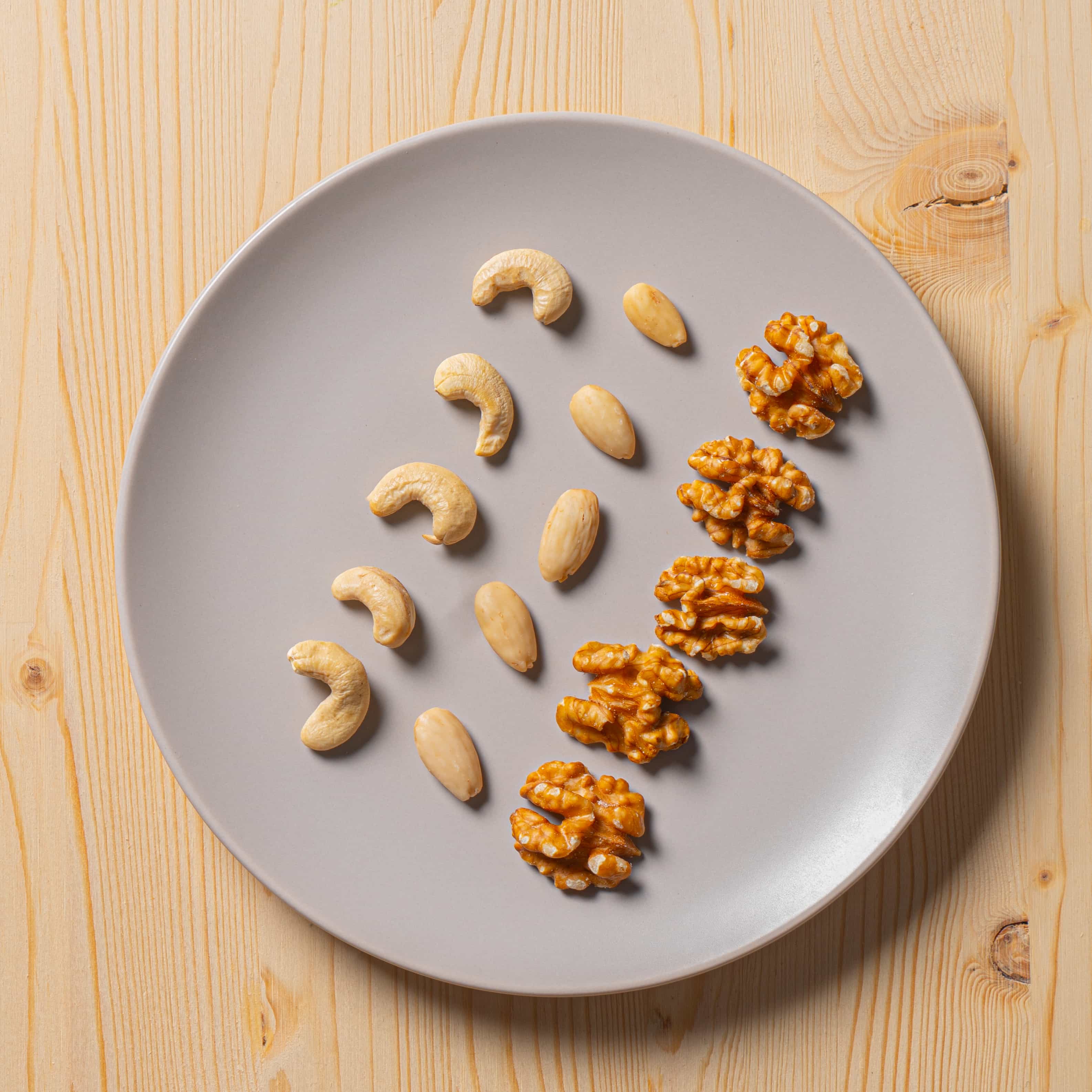 Raw Nuts (V)